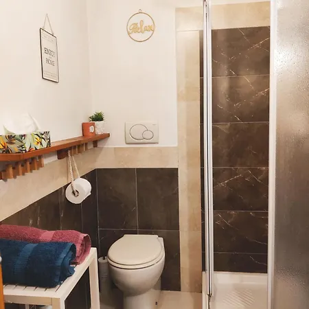 Marika's Cozy With Large Balcony Apartment Rome