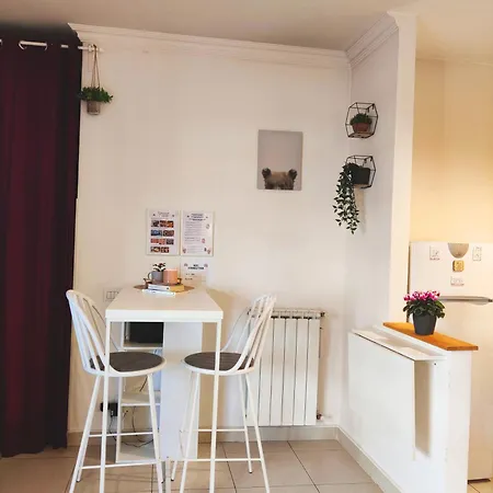 Marika's Cozy With Large Balcony *